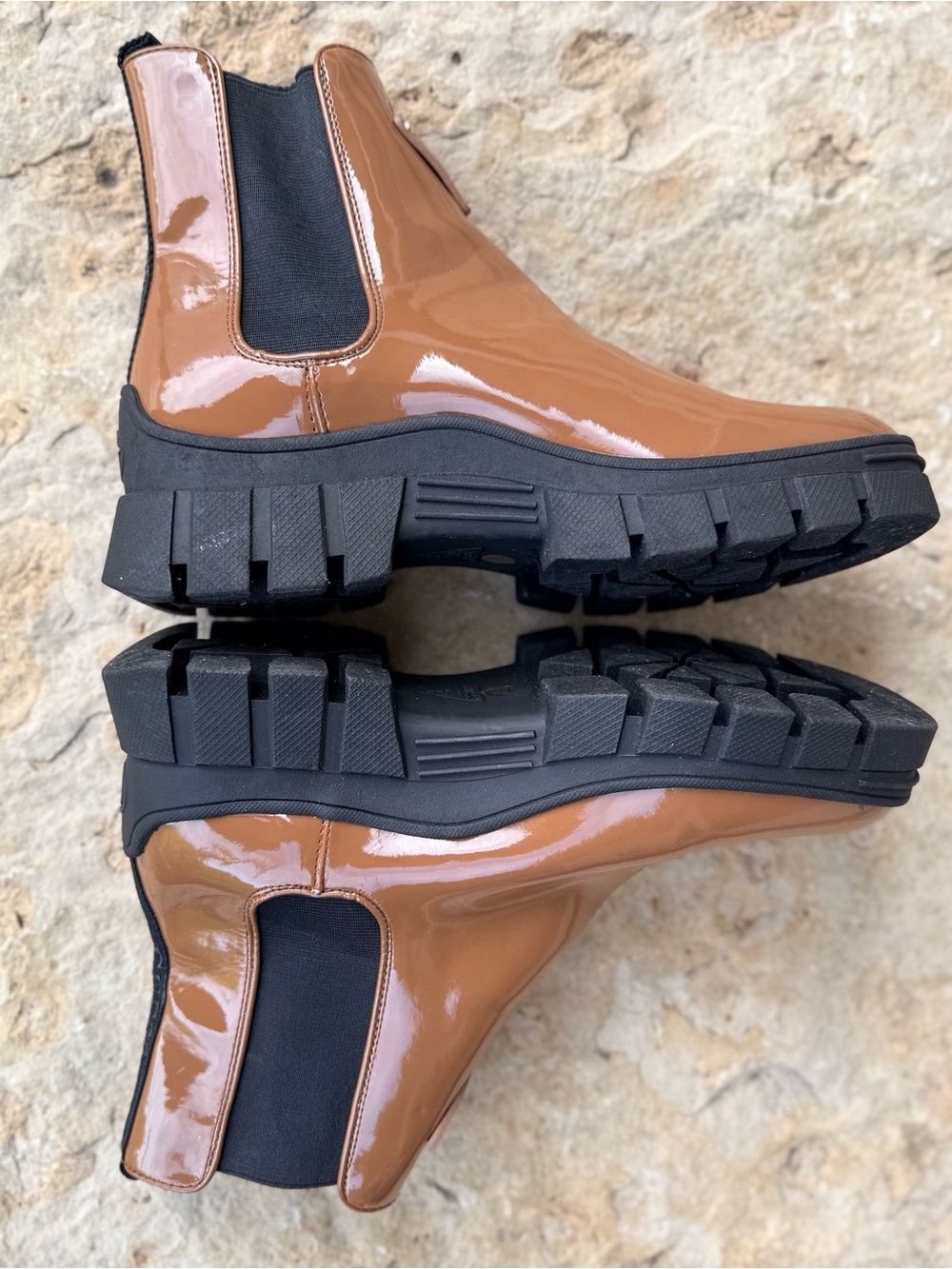 GUESS Hestia Patent Chelsea Lug Boots Brown Black Size 9.5